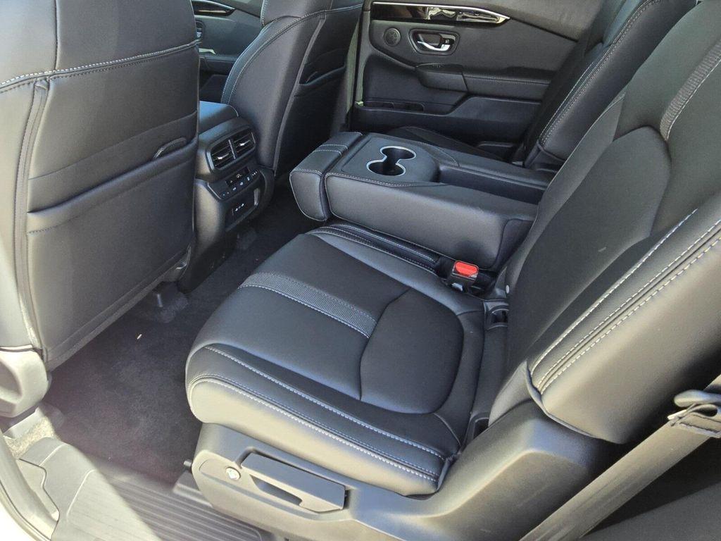 new 2025 Honda Pilot car, priced at $46,623