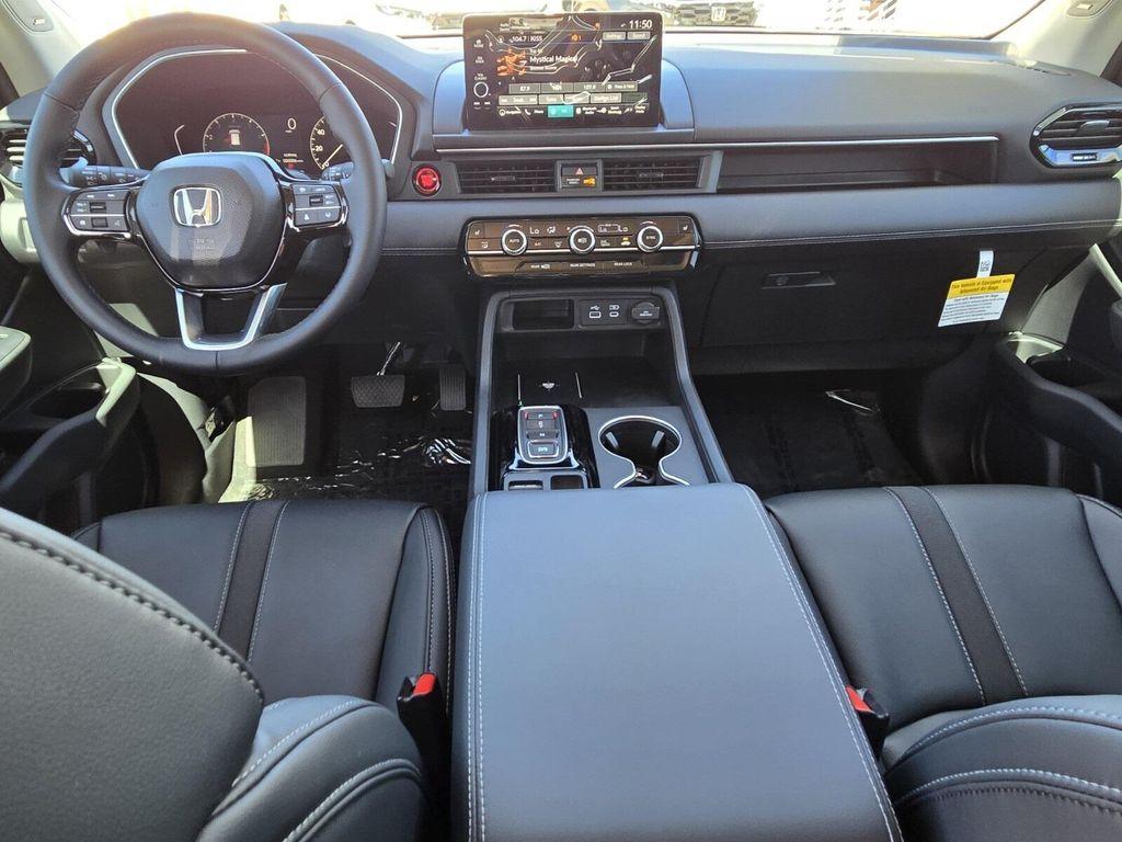 new 2025 Honda Pilot car, priced at $46,623