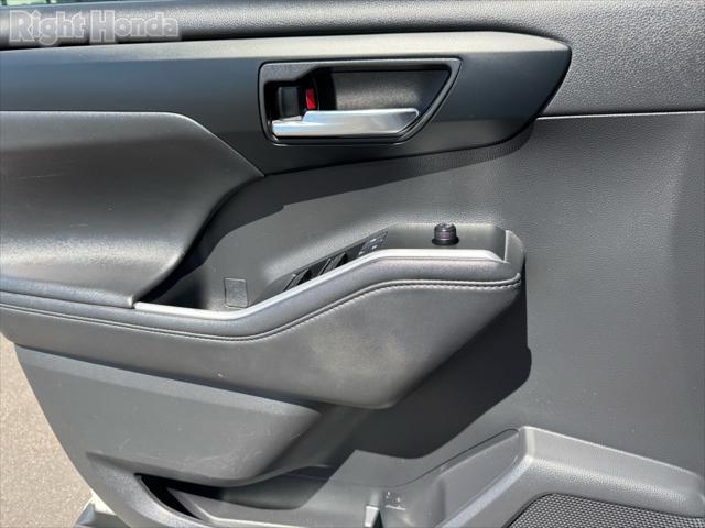 used 2021 Toyota Highlander car, priced at $31,869