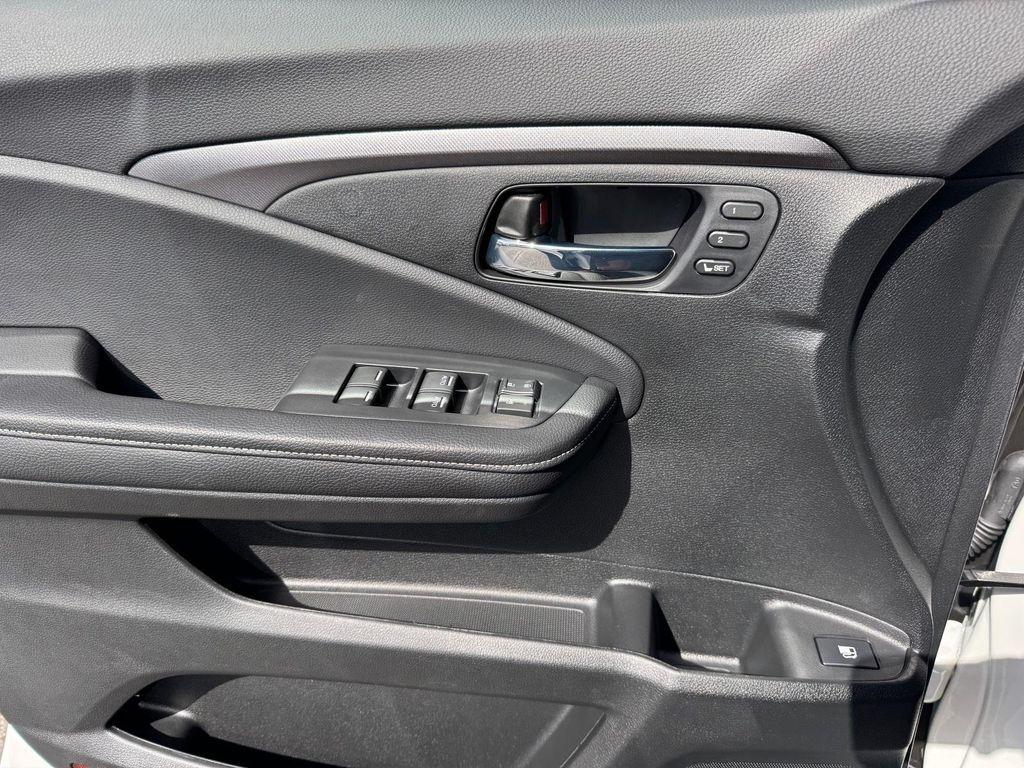 new 2025 Honda Ridgeline car, priced at $40,095