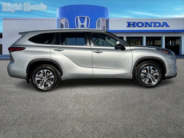 used 2022 Toyota Highlander car, priced at $32,688