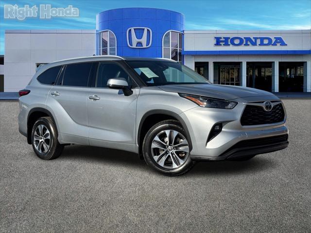 used 2022 Toyota Highlander car, priced at $32,688