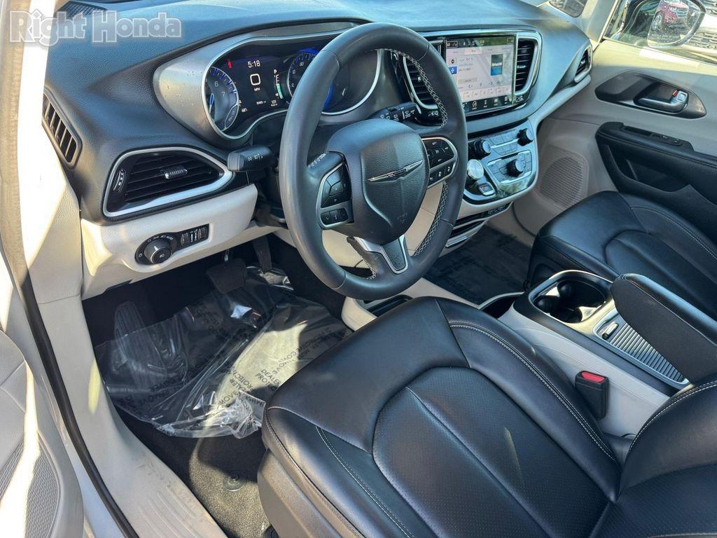 used 2024 Chrysler Pacifica car, priced at $26,626