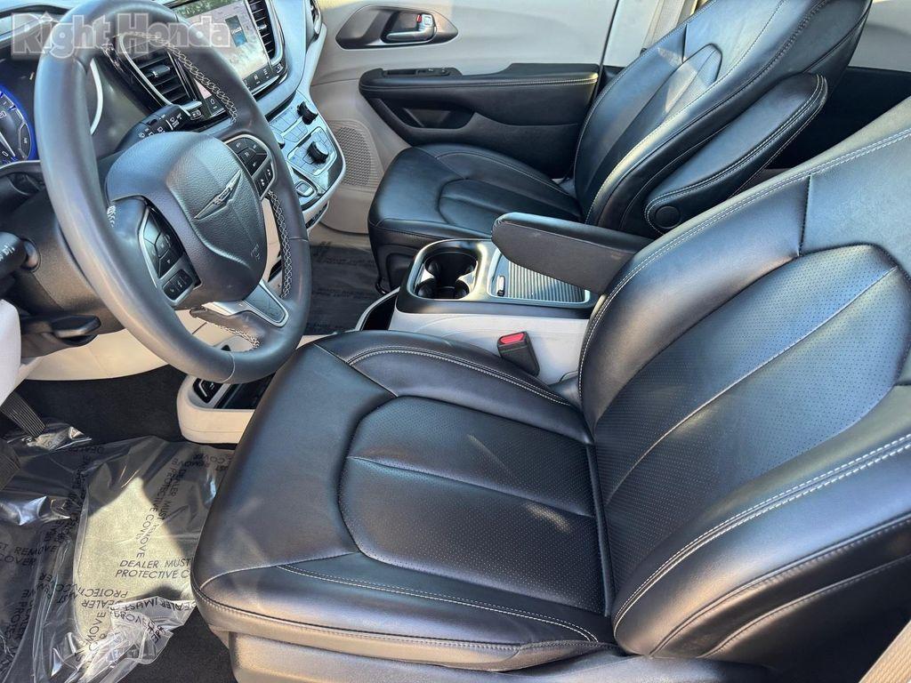 used 2024 Chrysler Pacifica car, priced at $26,626