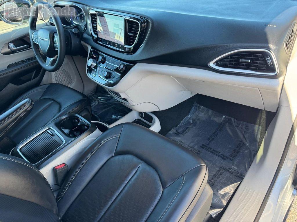 used 2024 Chrysler Pacifica car, priced at $26,626