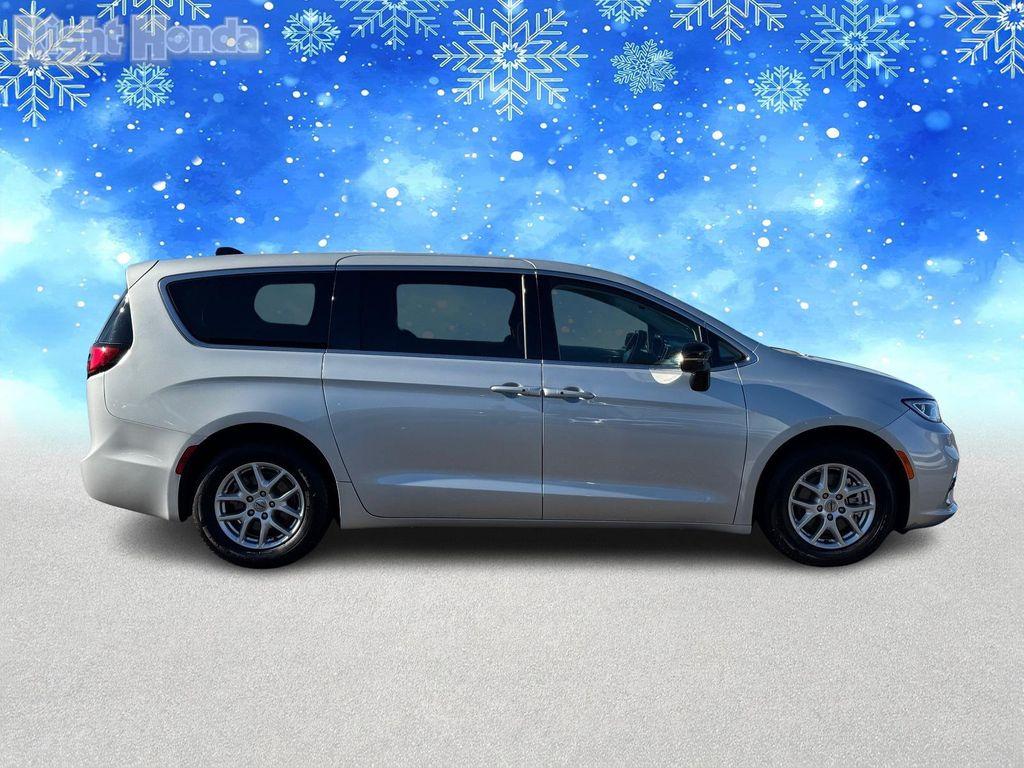 used 2024 Chrysler Pacifica car, priced at $26,626