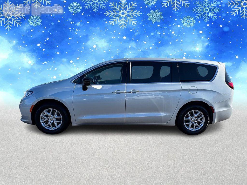 used 2024 Chrysler Pacifica car, priced at $26,626