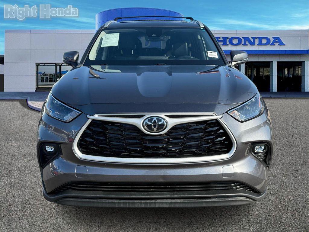 used 2023 Toyota Highlander car, priced at $30,887