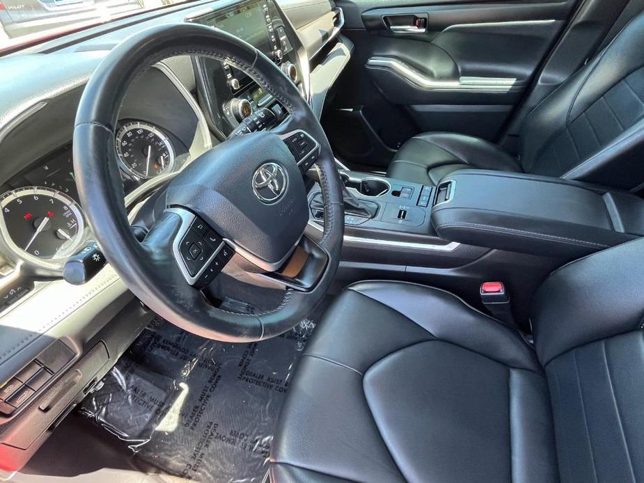 used 2022 Toyota Highlander car, priced at $32,688