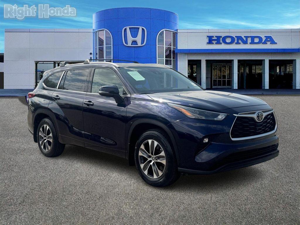 used 2022 Toyota Highlander car, priced at $29,998