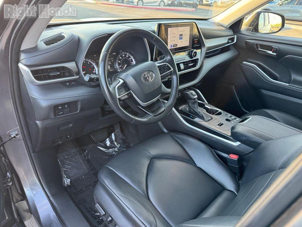used 2024 Toyota Highlander car, priced at $34,733