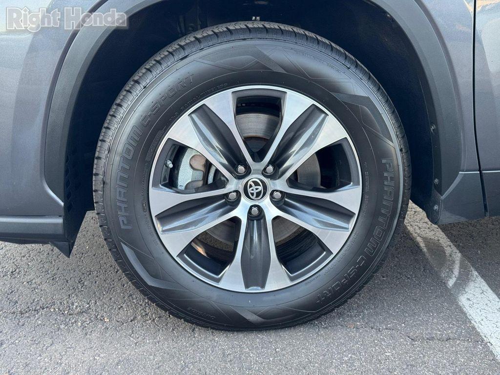 used 2024 Toyota Highlander car, priced at $34,733