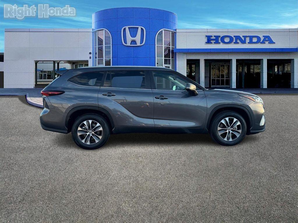 used 2024 Toyota Highlander car, priced at $34,733