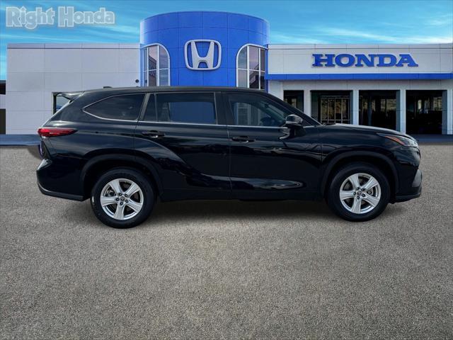 used 2023 Toyota Highlander car, priced at $28,288