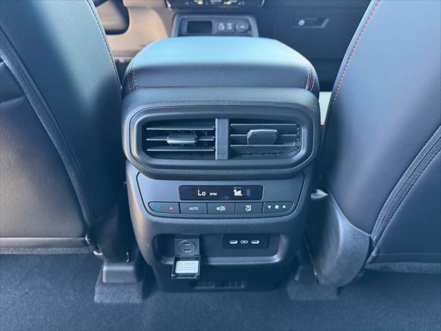 new 2025 Honda Pilot car, priced at $48,973