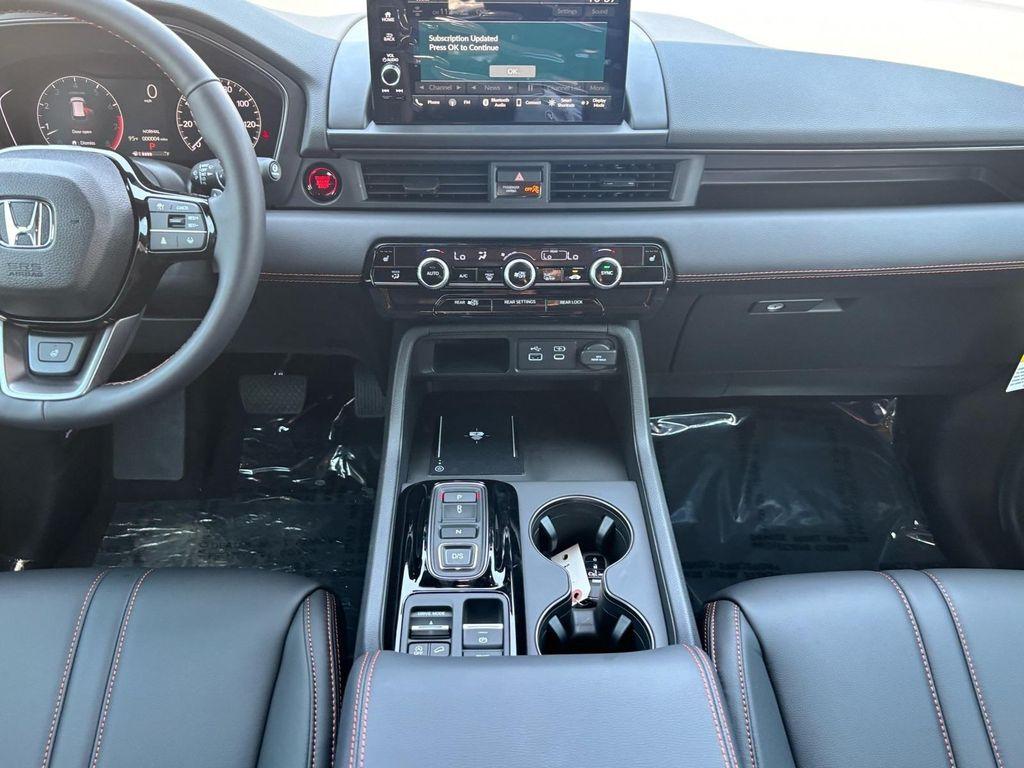 new 2025 Honda Pilot car, priced at $46,400