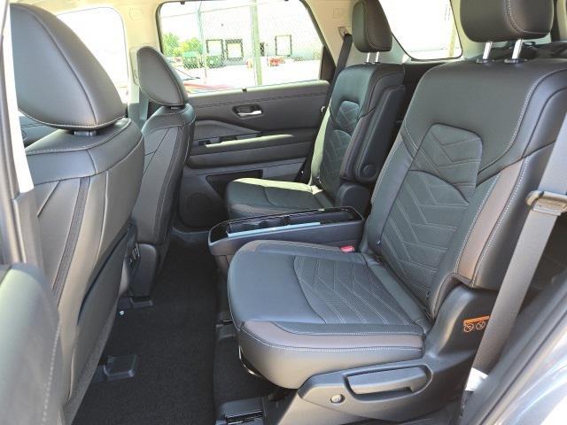 new 2025 Nissan Pathfinder car, priced at $52,035