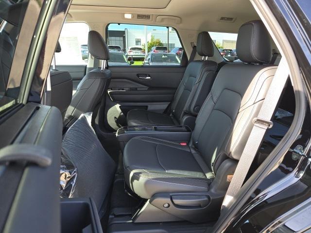 new 2025 Nissan Pathfinder car, priced at $47,925
