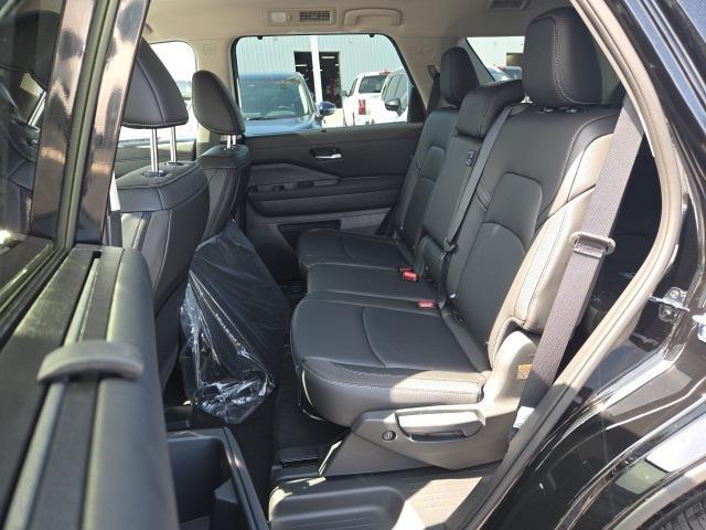 new 2025 Nissan Pathfinder car, priced at $45,785