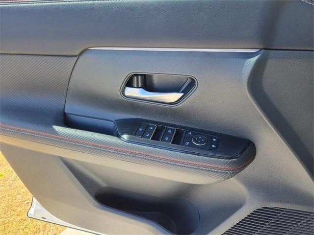 new 2025 Nissan Kicks car, priced at $29,655