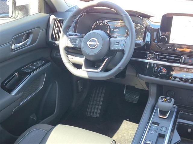 new 2025 Nissan Pathfinder car, priced at $46,676