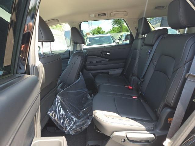 new 2025 Nissan Pathfinder car, priced at $45,785
