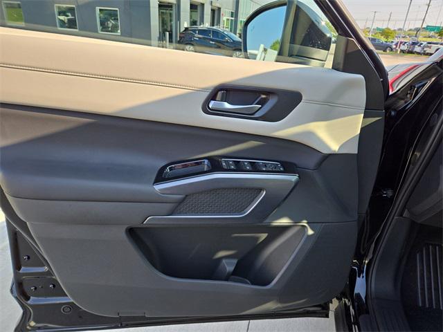 new 2025 Nissan Pathfinder car, priced at $39,114