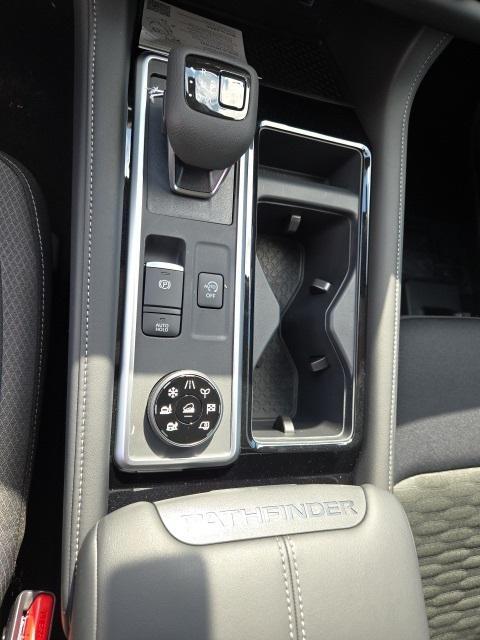 new 2025 Nissan Pathfinder car, priced at $43,775