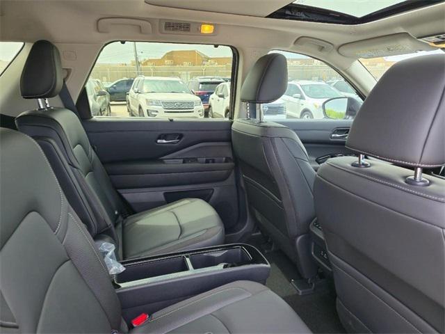 new 2025 Nissan Pathfinder car, priced at $49,186