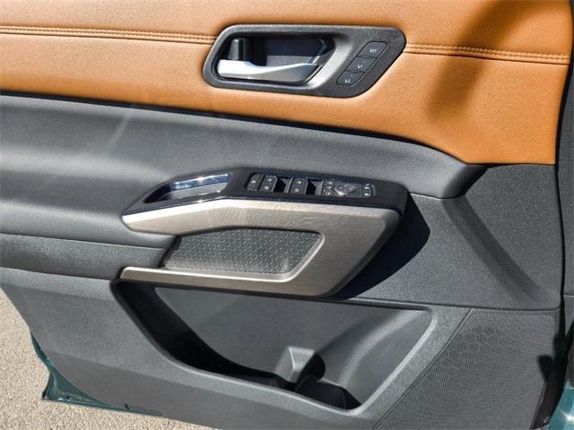 new 2025 Nissan Pathfinder car, priced at $52,562