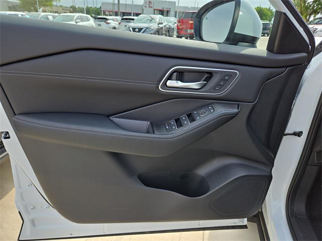 new 2025 Nissan Rogue car, priced at $40,221