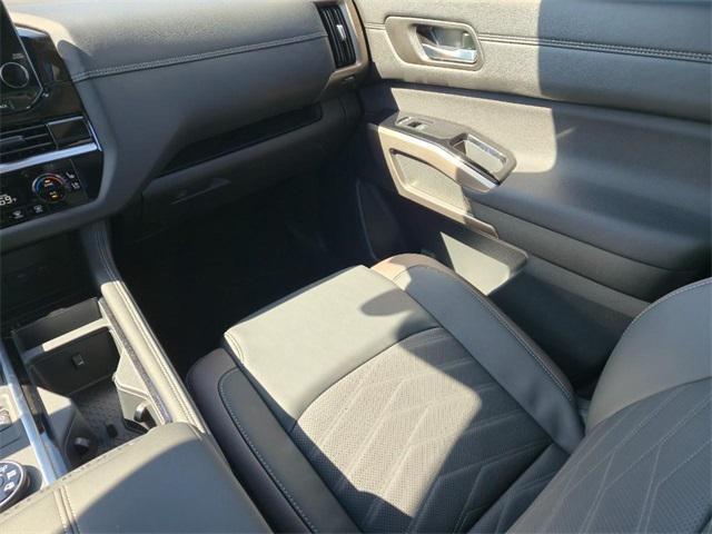 new 2025 Nissan Pathfinder car, priced at $52,562