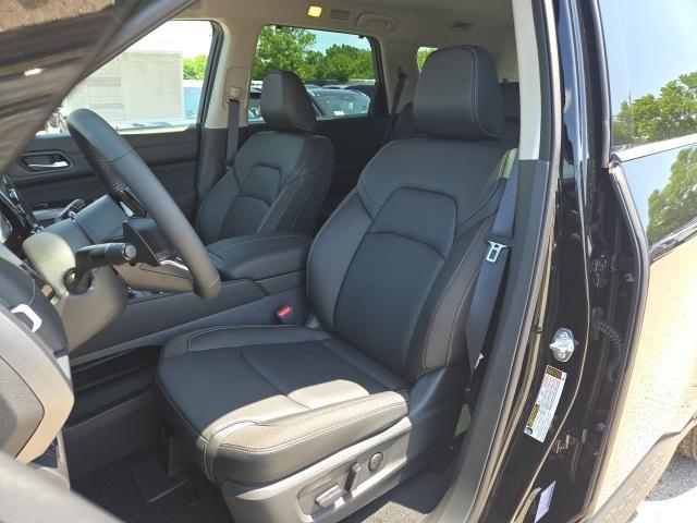 new 2025 Nissan Pathfinder car, priced at $46,510