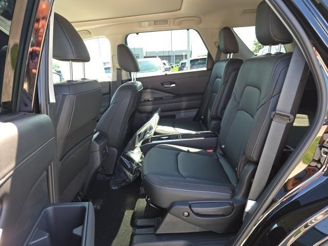 new 2025 Nissan Pathfinder car, priced at $46,604