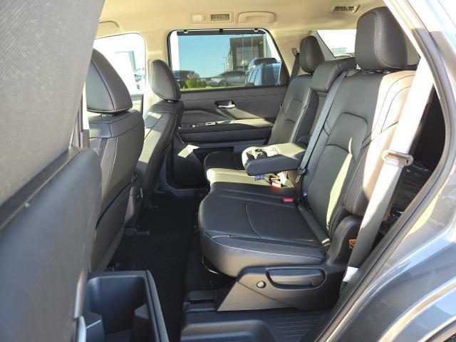 new 2025 Nissan Pathfinder car, priced at $46,510