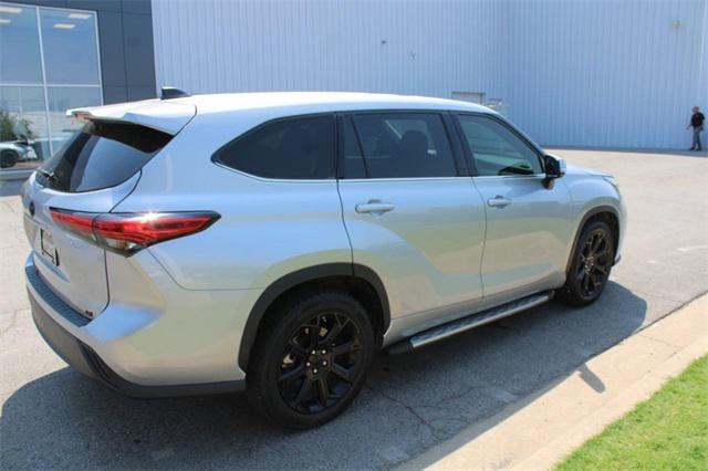 used 2022 Toyota Highlander car, priced at $29,996