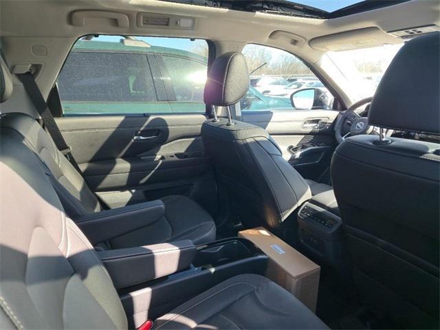 new 2025 Nissan Pathfinder car, priced at $46,751
