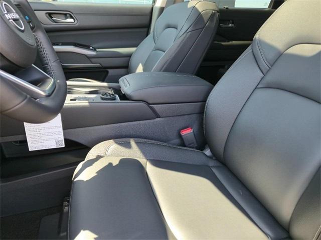 new 2025 Nissan Pathfinder car, priced at $49,698
