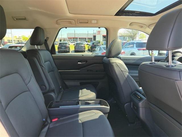 new 2025 Nissan Pathfinder car, priced at $49,698