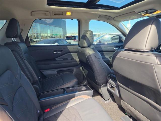 new 2025 Nissan Pathfinder car, priced at $50,812