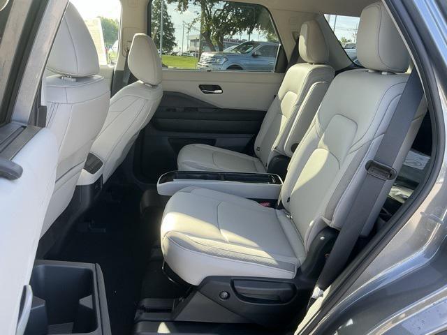 new 2025 Nissan Pathfinder car, priced at $47,555