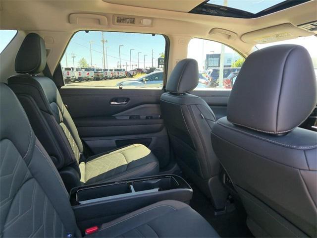 new 2025 Nissan Pathfinder car, priced at $51,997
