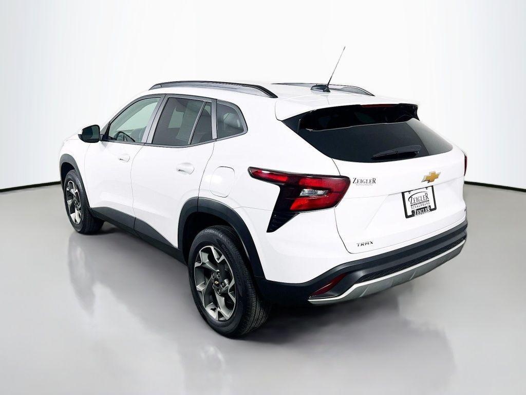 used 2025 Chevrolet Trax car, priced at $20,979