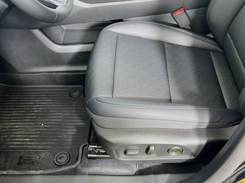 new 2026 Chevrolet Equinox car, priced at $27,795