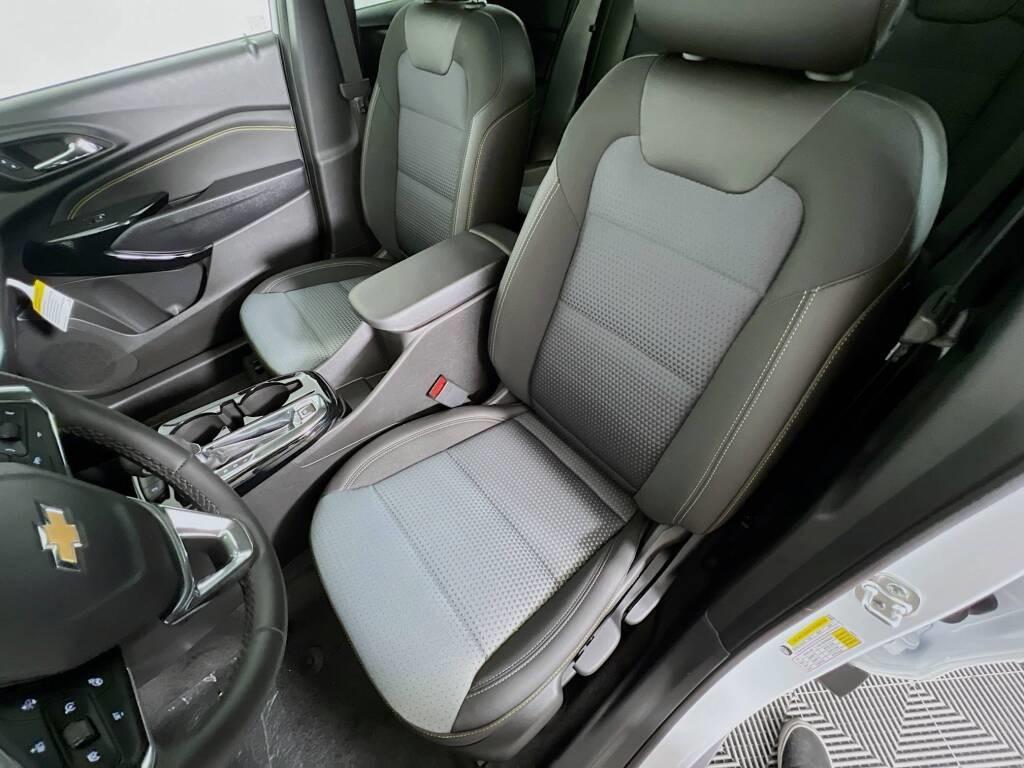 new 2025 Chevrolet Trax car, priced at $23,457