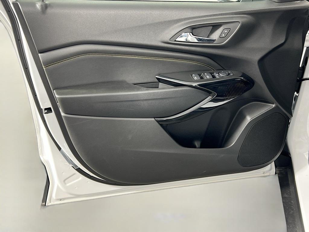 new 2025 Chevrolet Trax car, priced at $23,457