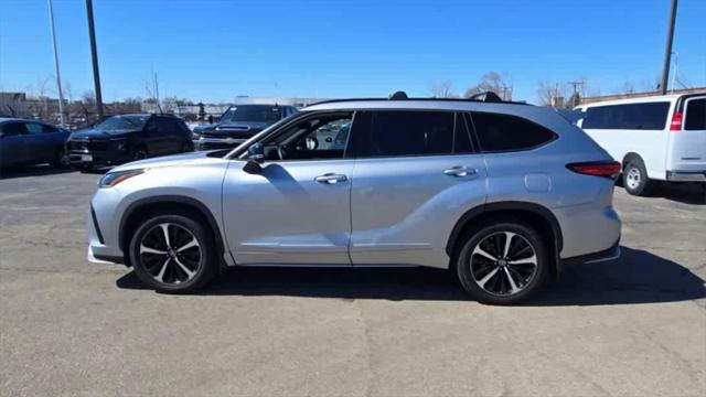 used 2022 Toyota Highlander car, priced at $38,050