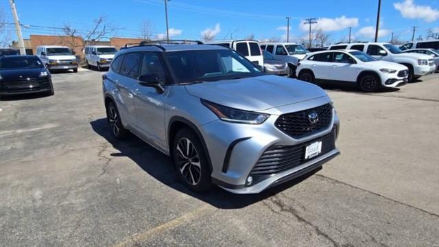 used 2022 Toyota Highlander car, priced at $38,050