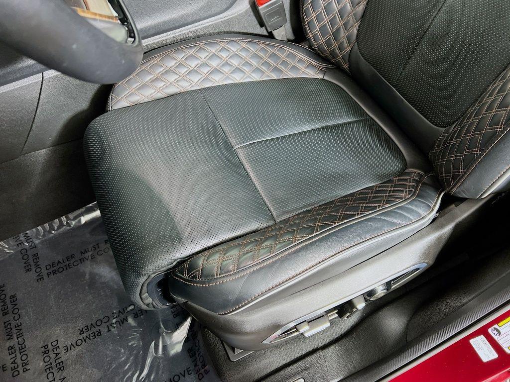 used 2025 Jeep Grand Cherokee car, priced at $49,016