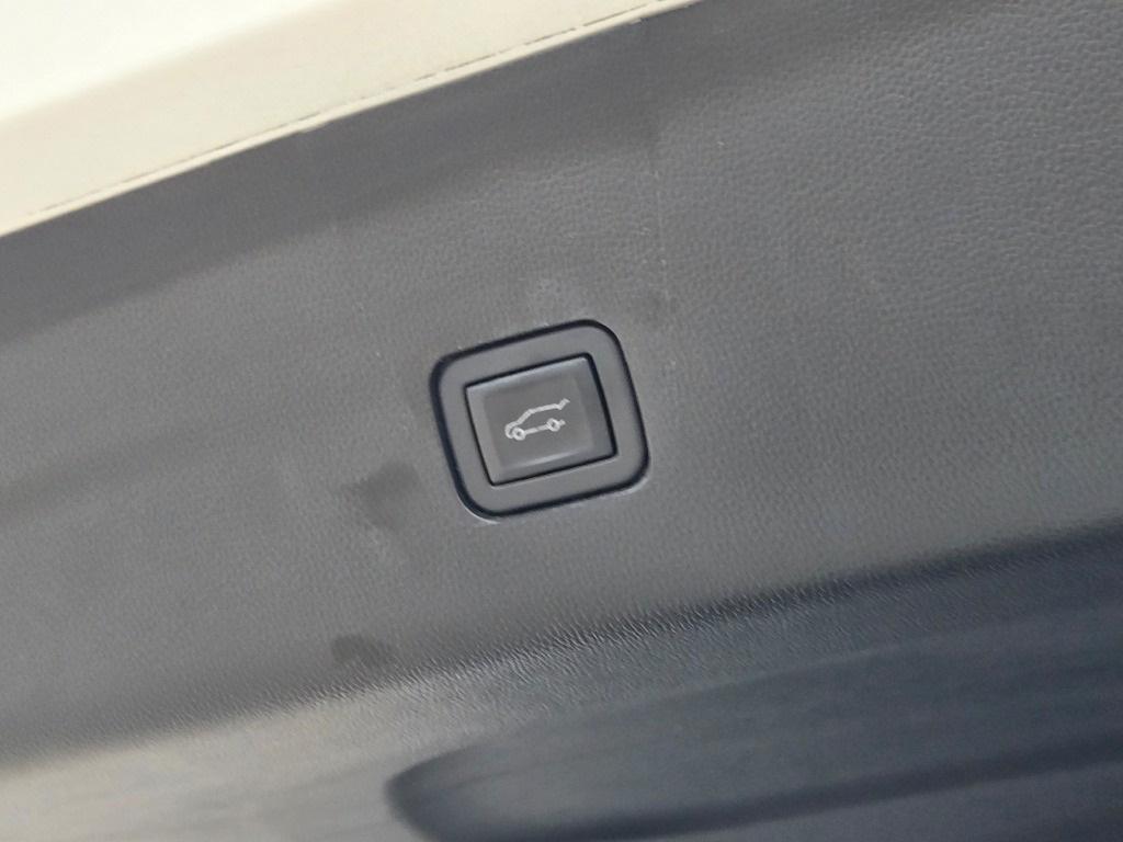 used 2022 Chevrolet Traverse car, priced at $33,900